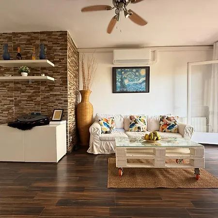 Lovely In Apartment Sitges